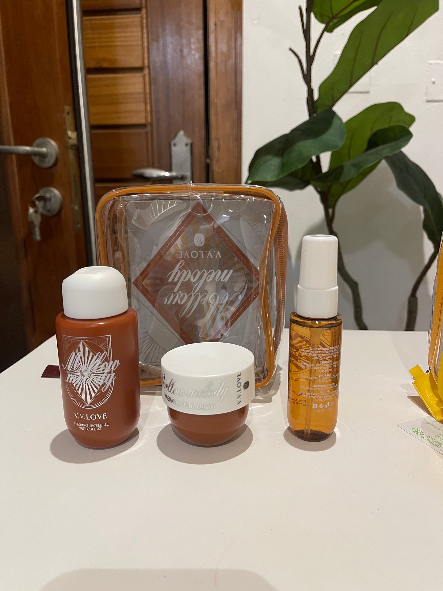 V.V LOVE SHOWER GET ,bODY MIST,body cream, free bag