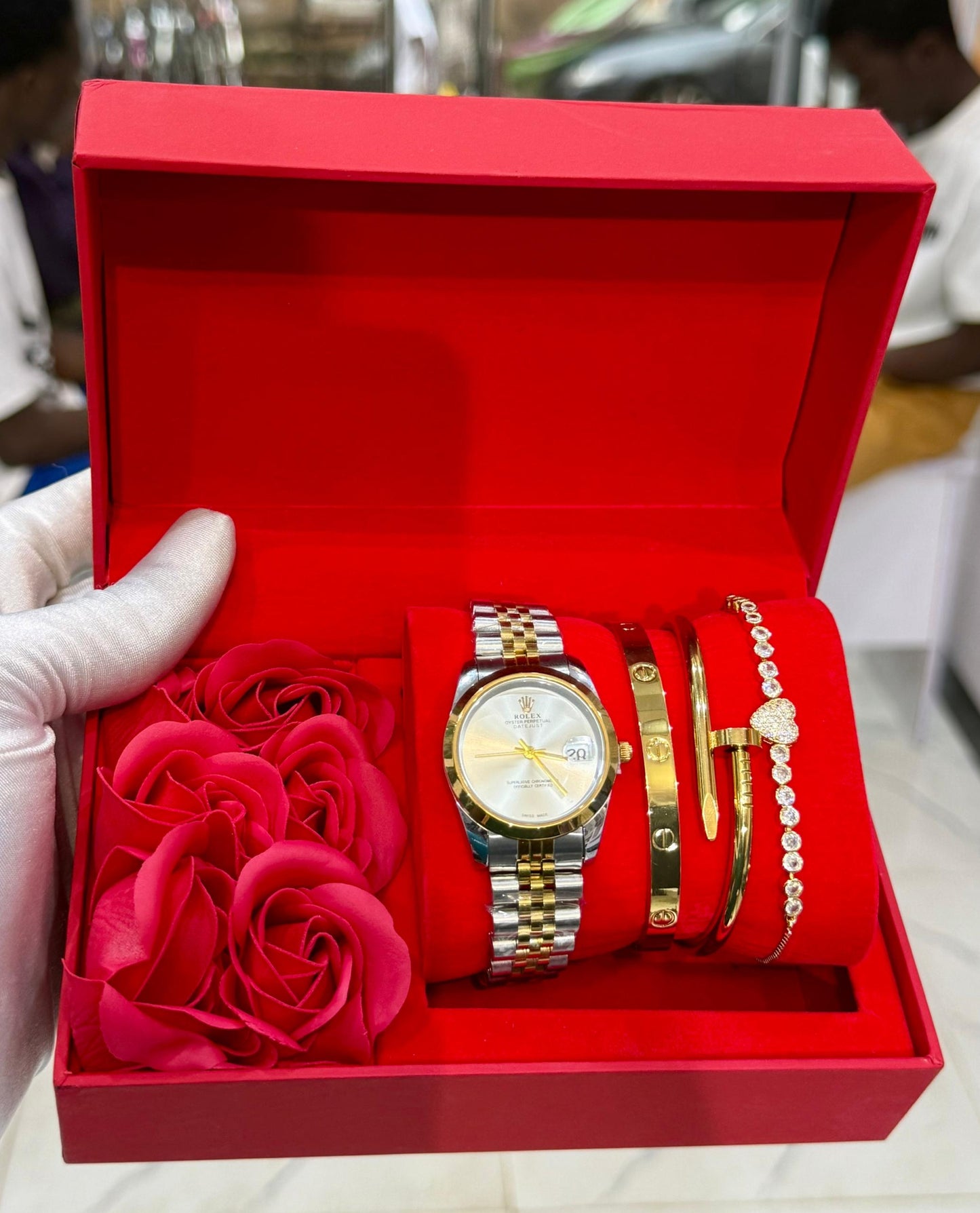 Wristwatch and combo set