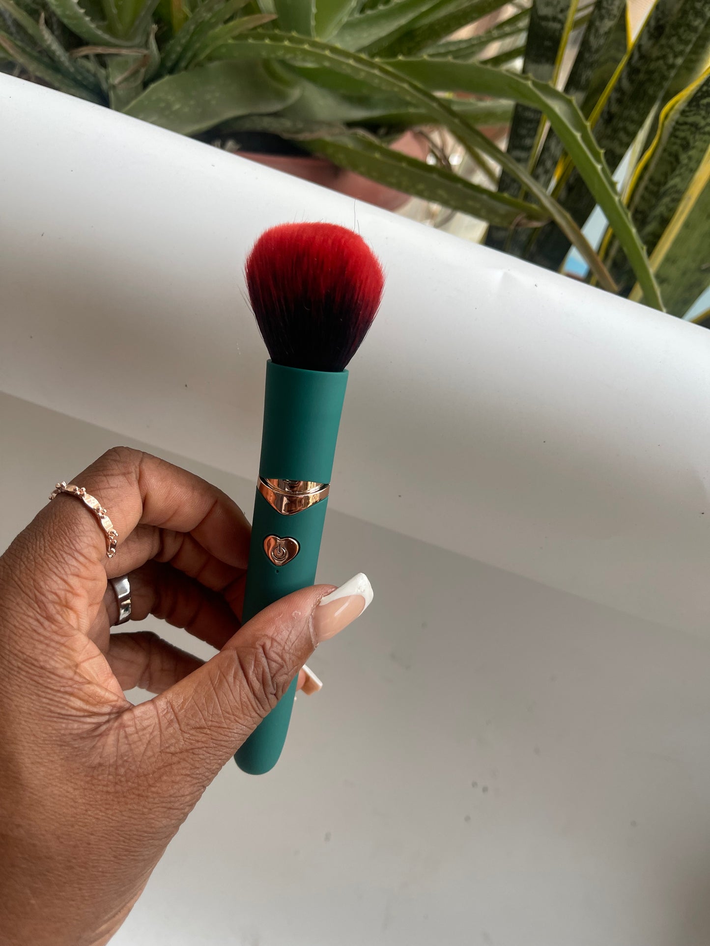 Powder brush vibrator