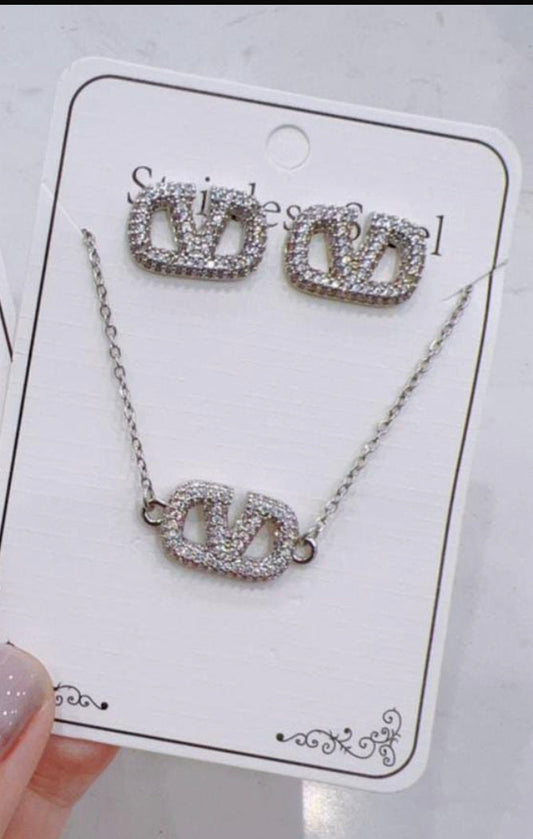 Silver earring and necklace combo