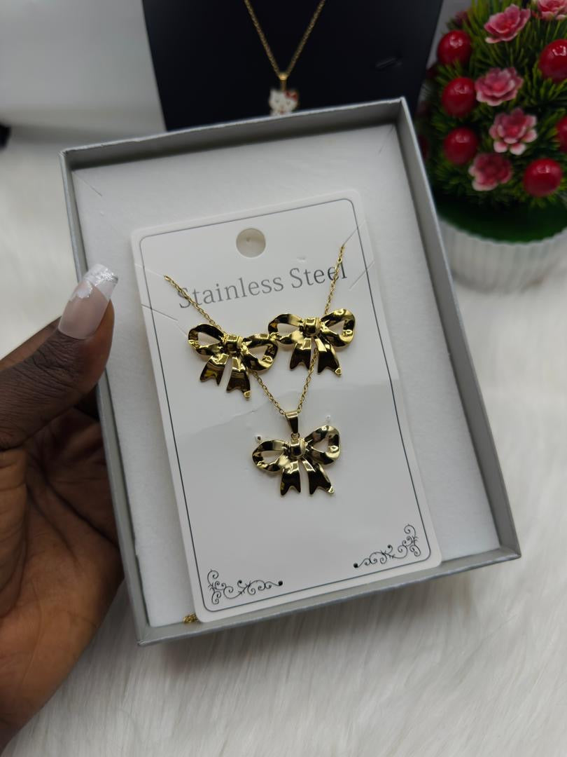 Non tarnish necklace and earring set