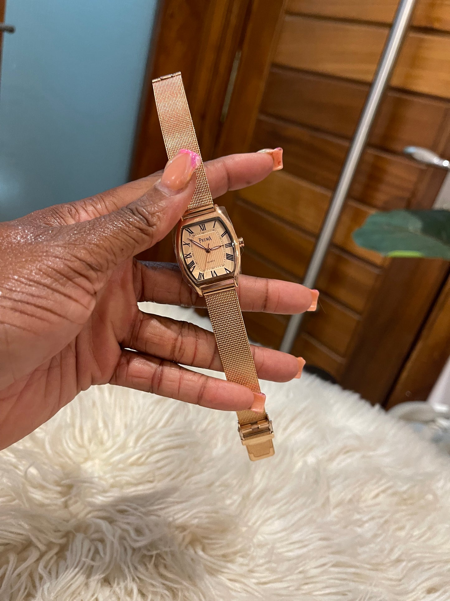 Rosegold Wristwatch with black detailing