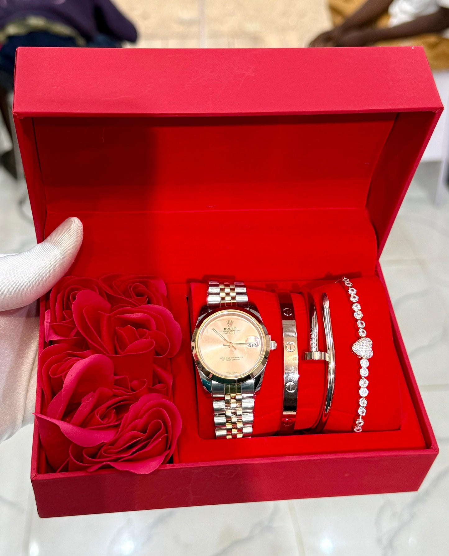 Wristwatch and combo set