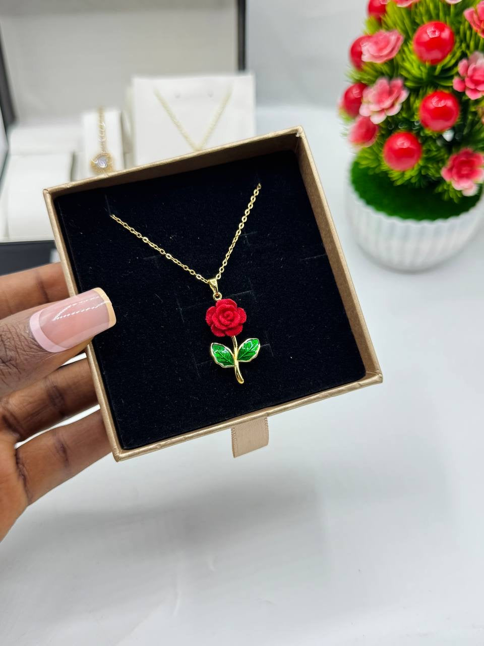 Rose detailed necklace
