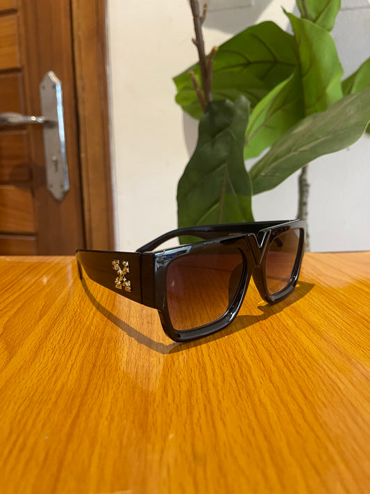 Black bold  detailed sunglasses