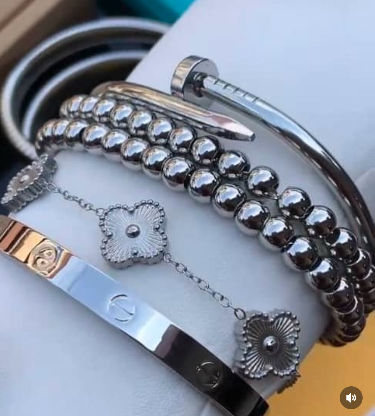 Silver detailed non tarnish bracelet set