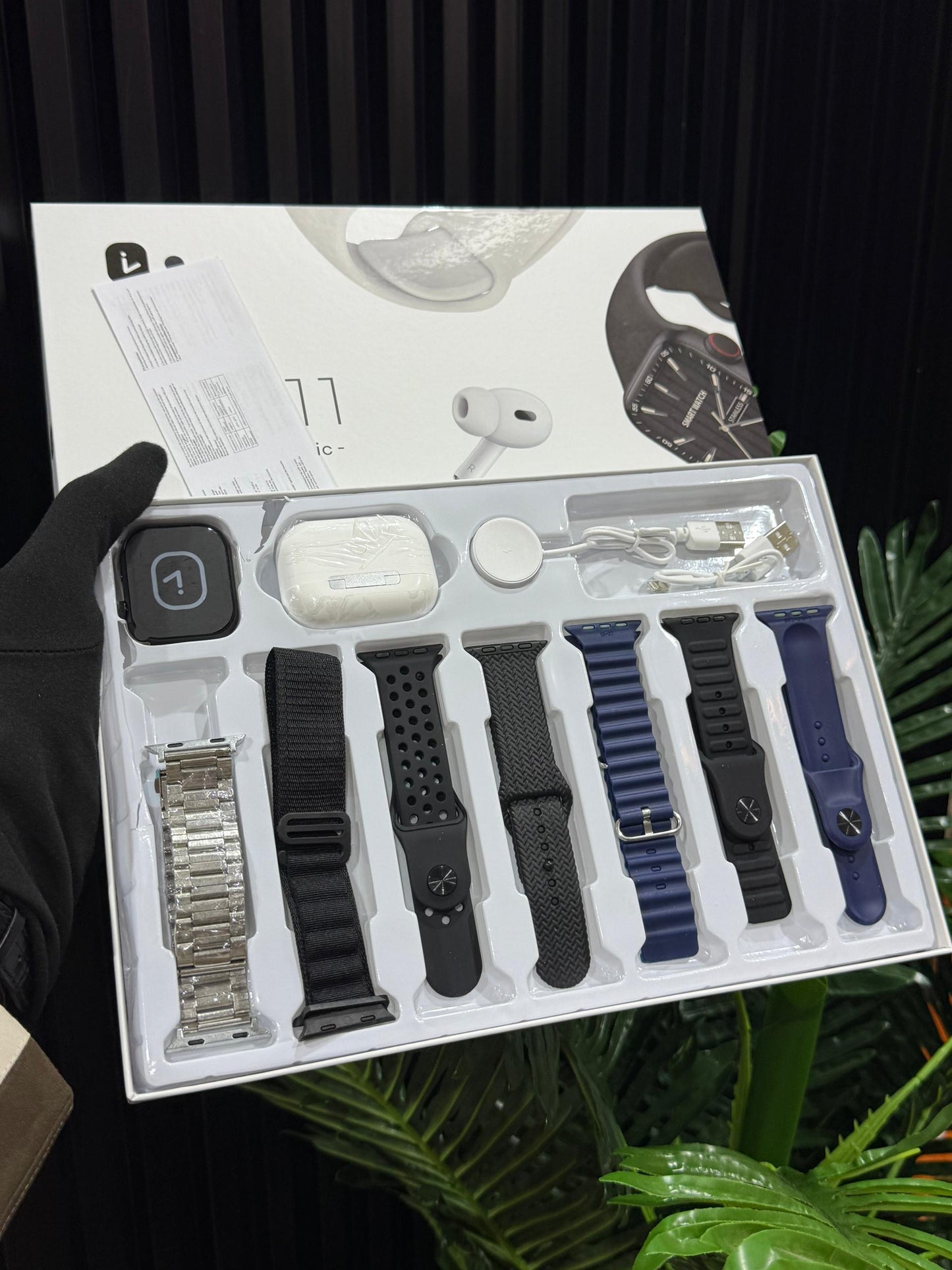 7 strap smart watch , making and receiving calls , message notification , ear buds ,whatsappp, etc