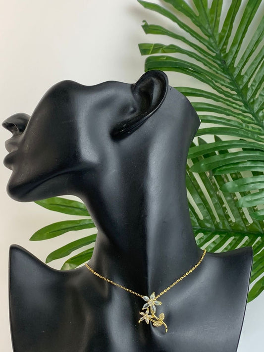 floral detailed non tarnish necklace