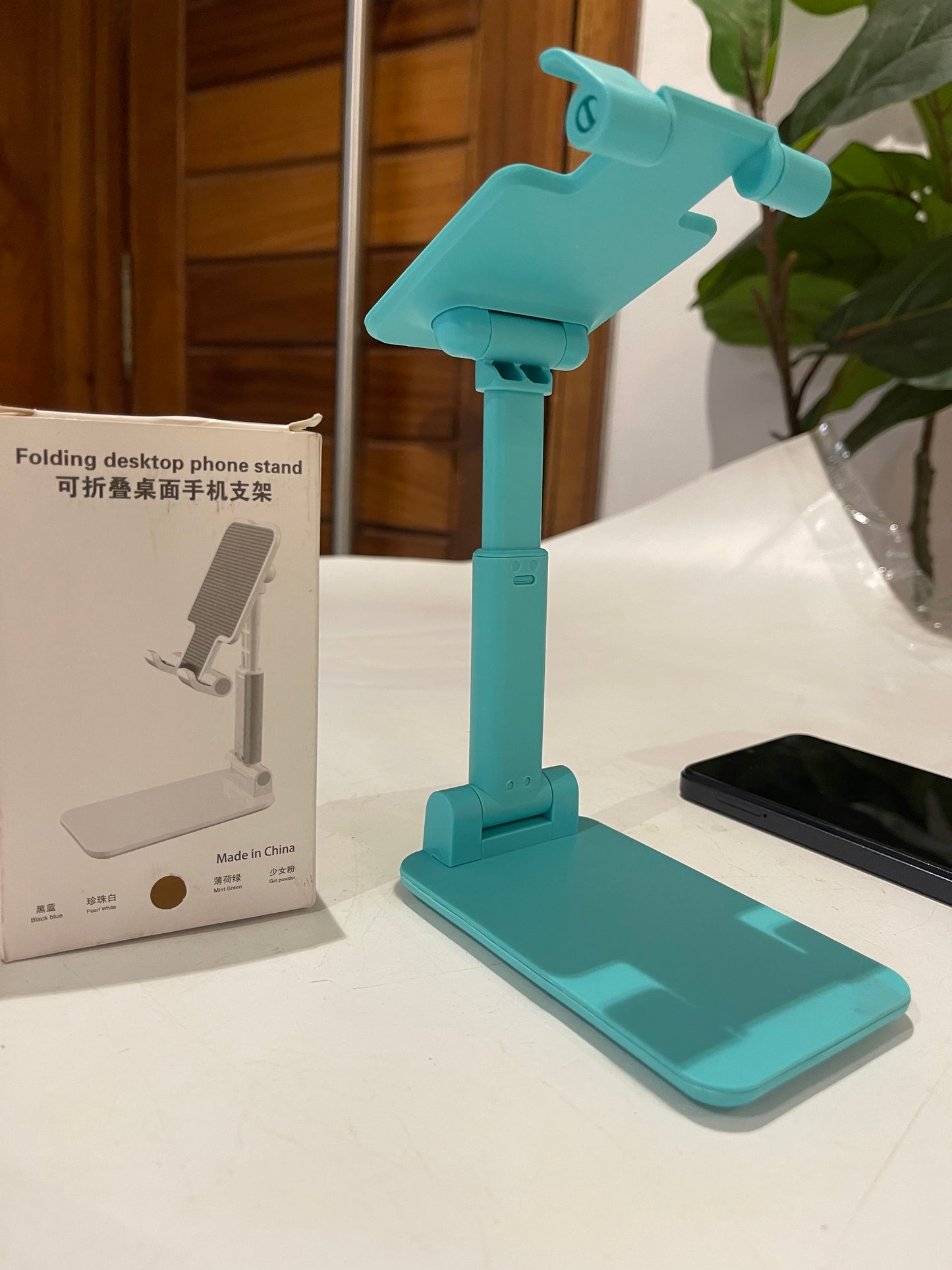 Adjustable foldable phone holder