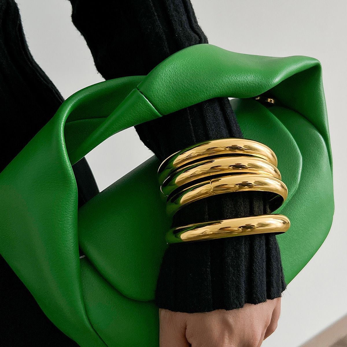 Gold detailed bracelet set