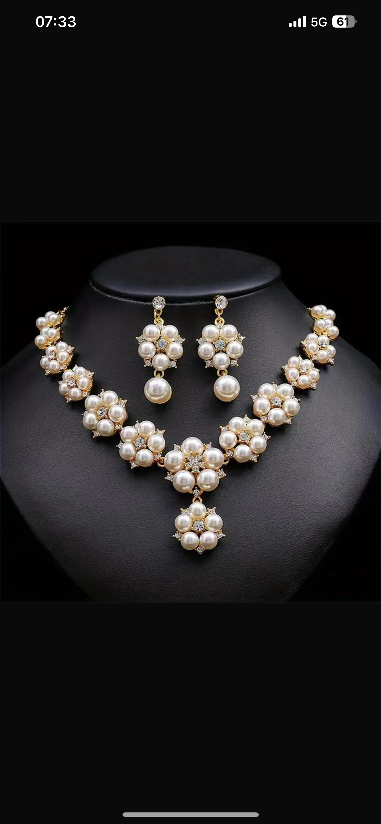 Pearl detailed necklace