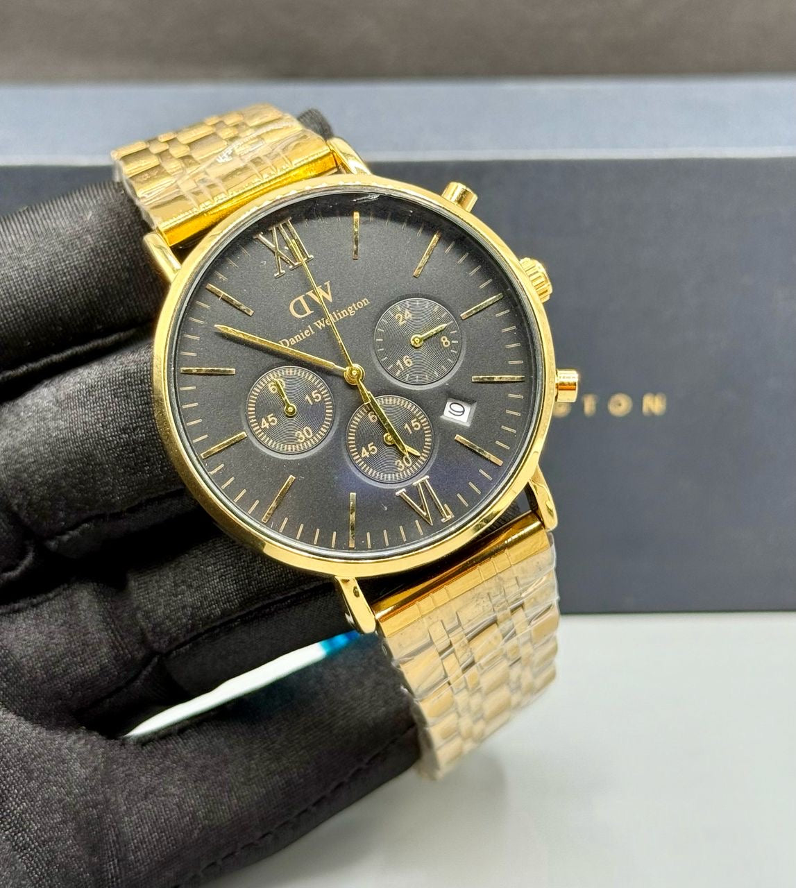 DW gold Wristwatch with box and bag