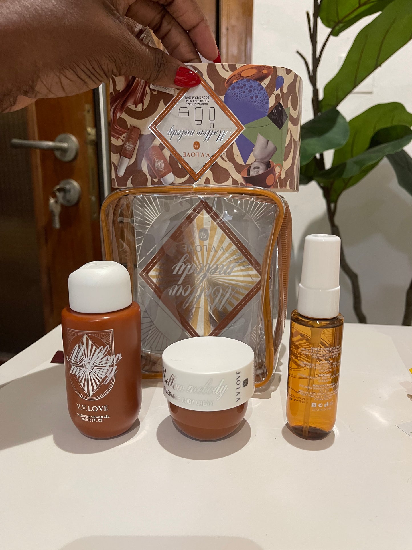 V.V LOVE SHOWER GET ,bODY MIST,body cream, free bag