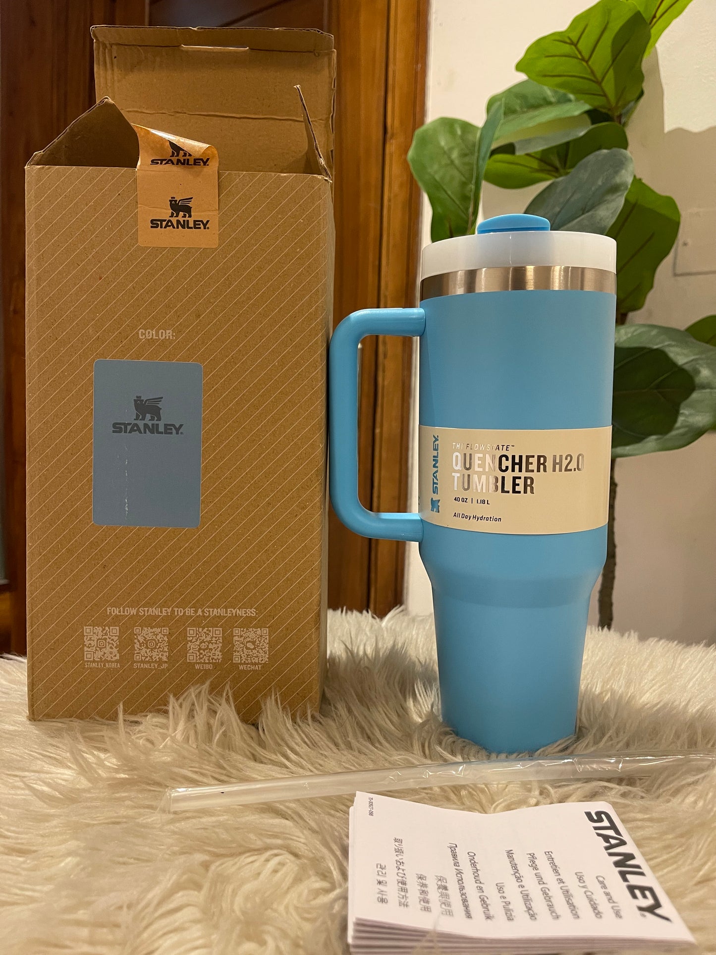 Quencher Stanley insulated cup with straw