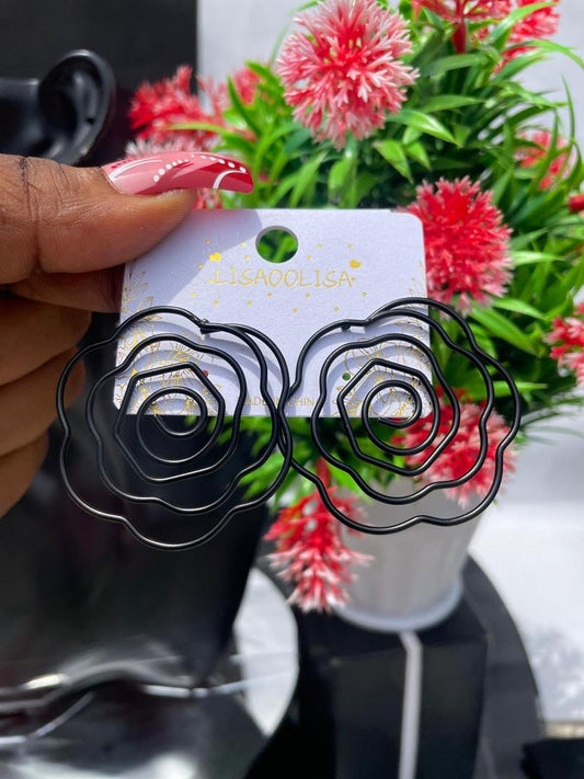 Black Detailed Earring