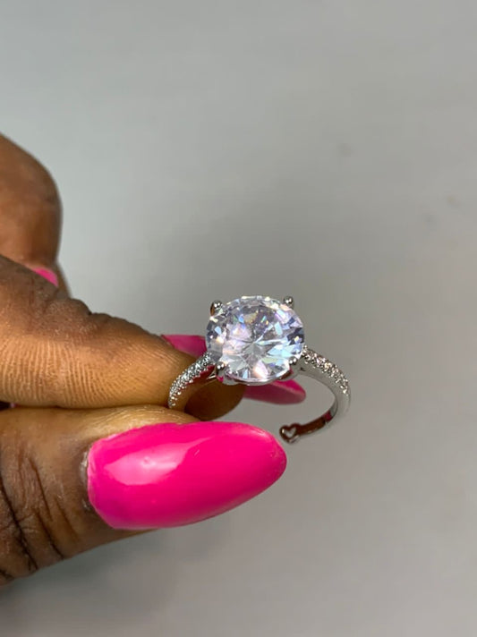 Adjustable engagement ring