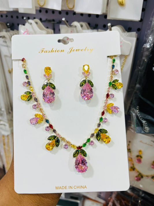 Floral detailed neckpiece