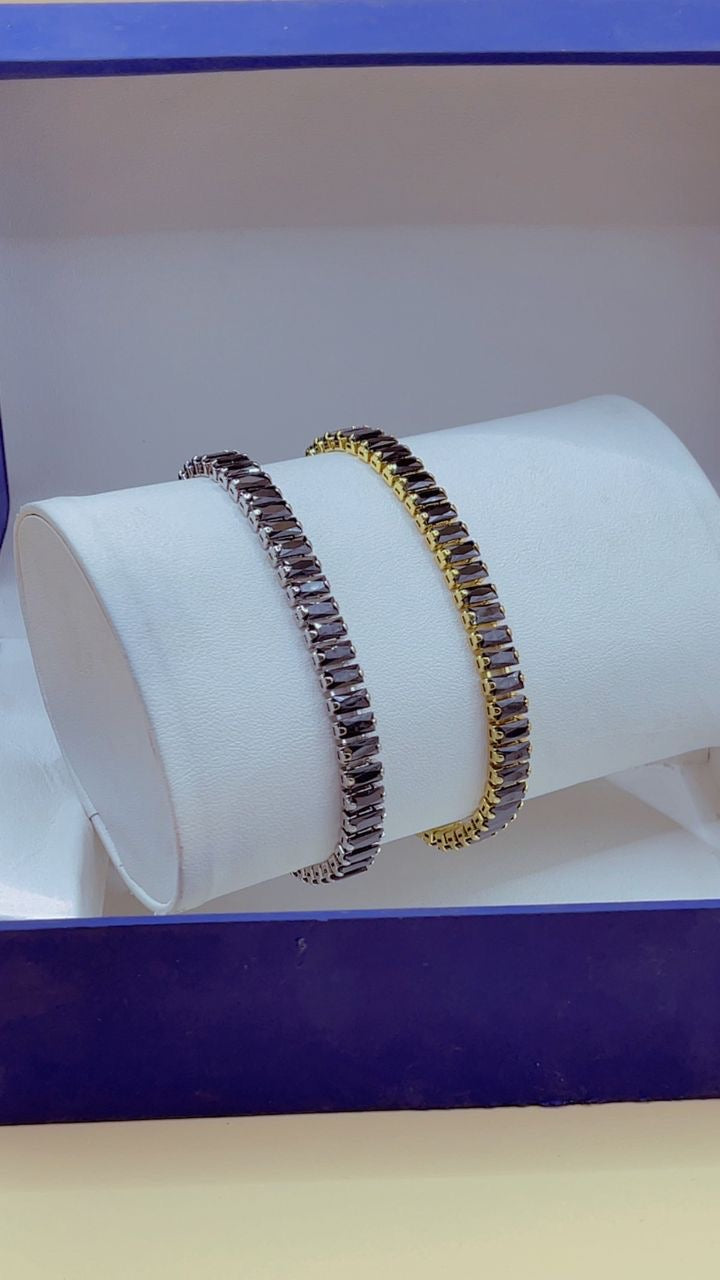 Detailed tennis bracelet