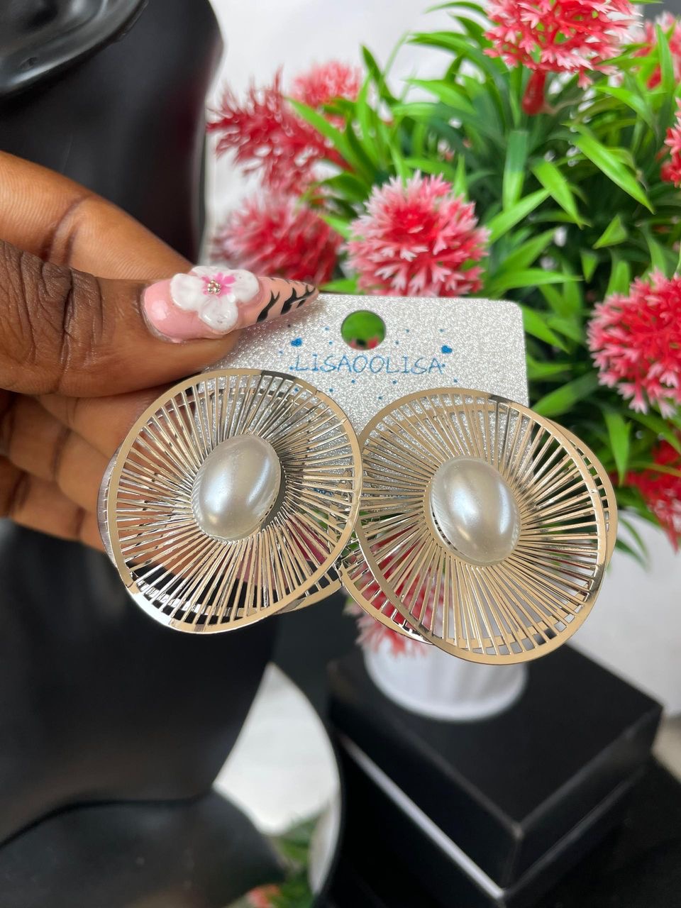 Silver detailed pearl earrings