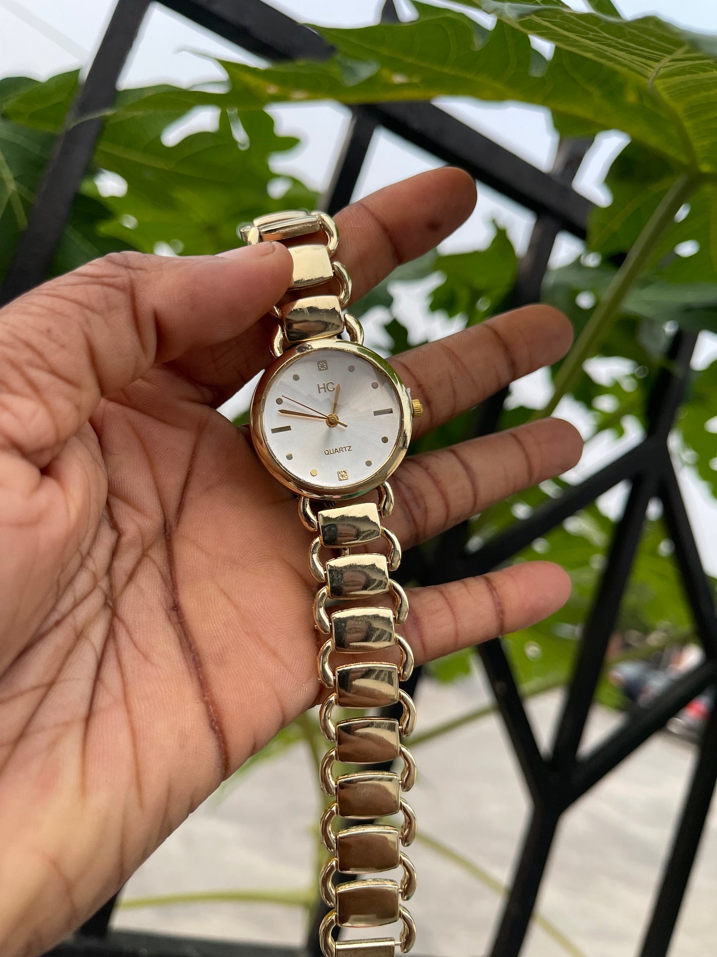 Gold detailed wristwatch