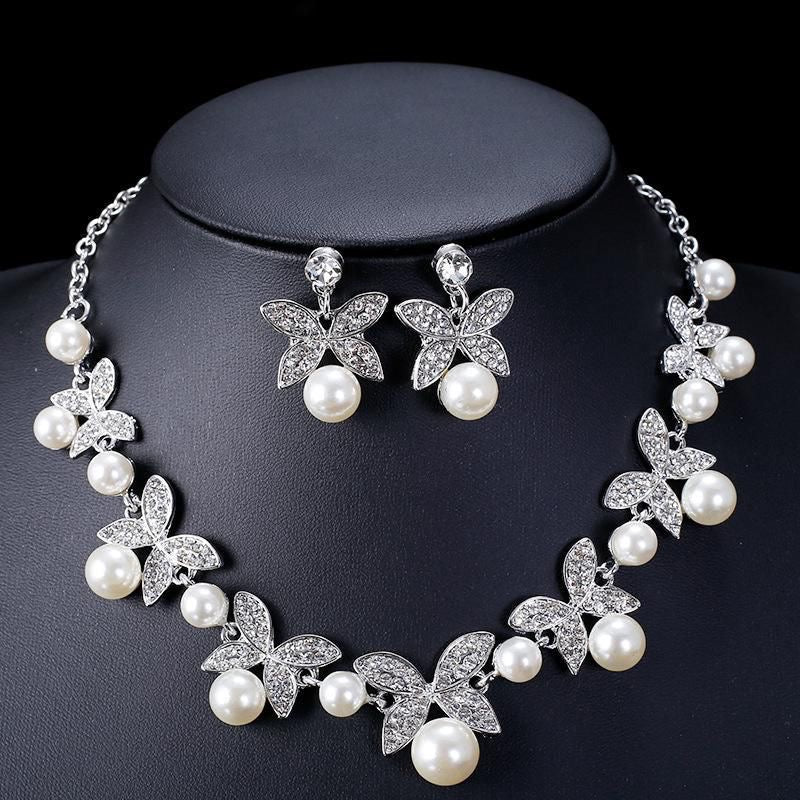 Pearl Detailed Neckpiece