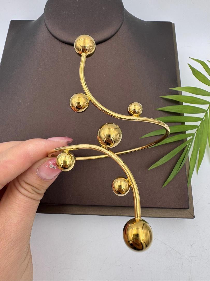 Gold detailed bracelet