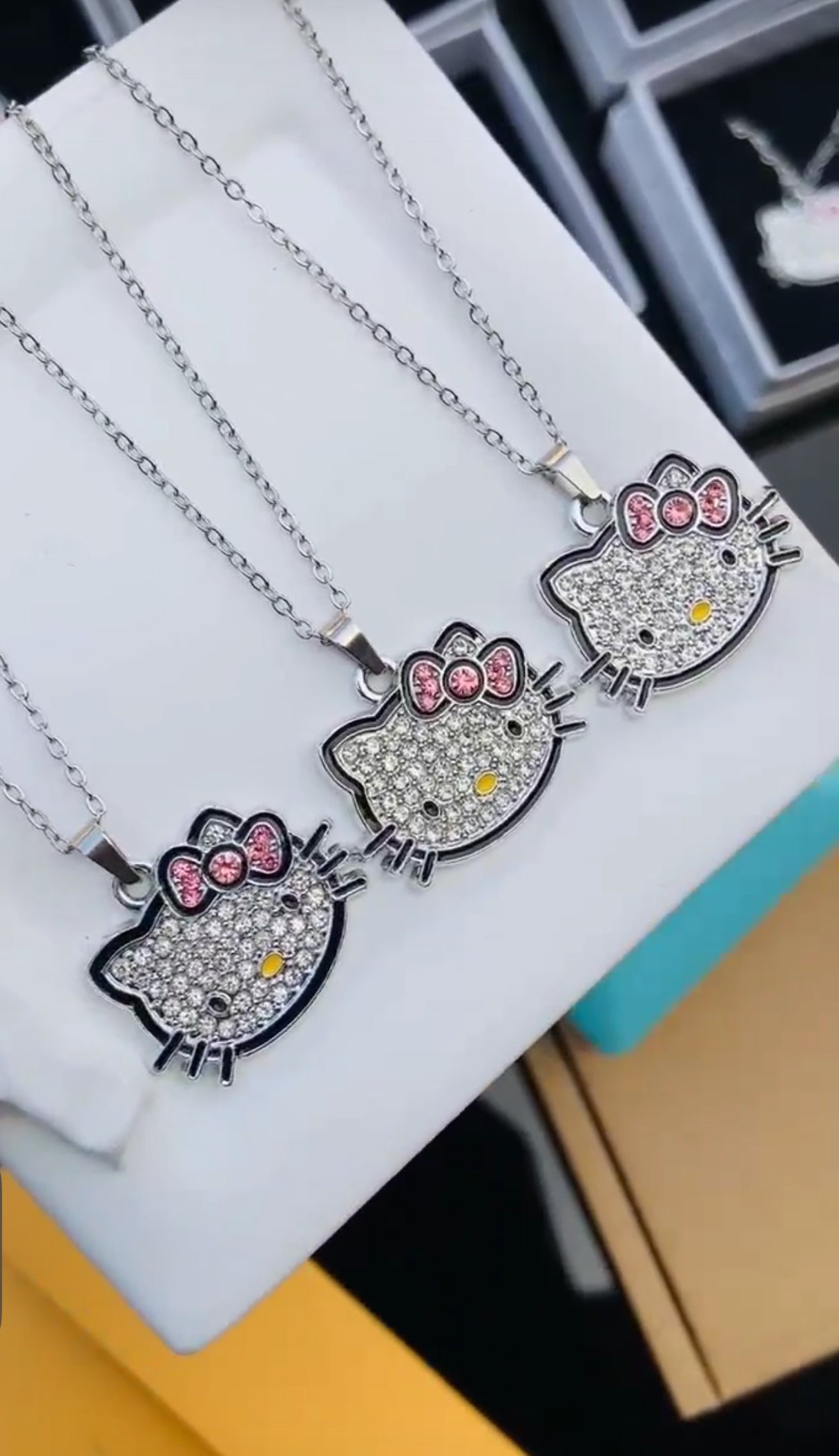 Hello kitty pendant and necklace