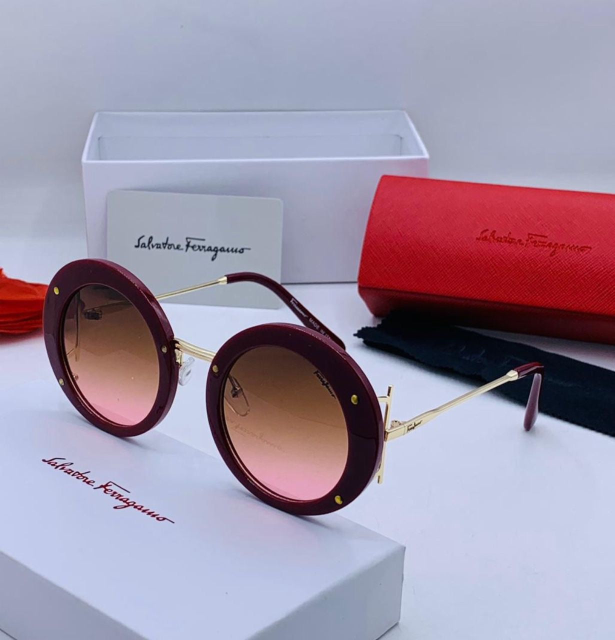 Salvatore Ferragamo blsubglasses comes as seen