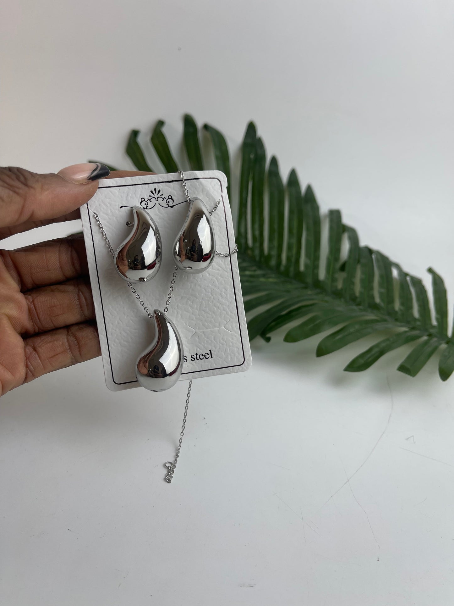 Tear drops necklace and earring combo