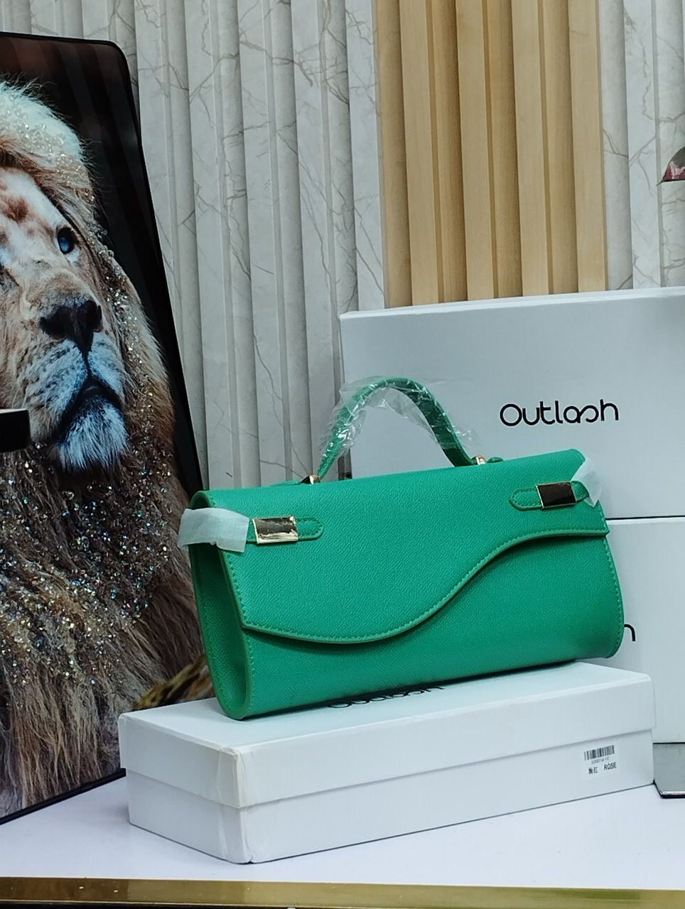 Outlash green grab bag