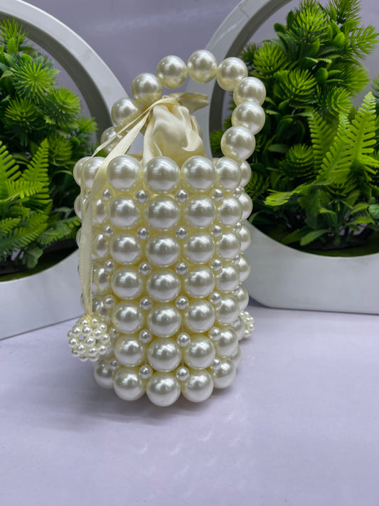 Pearl detailed purse