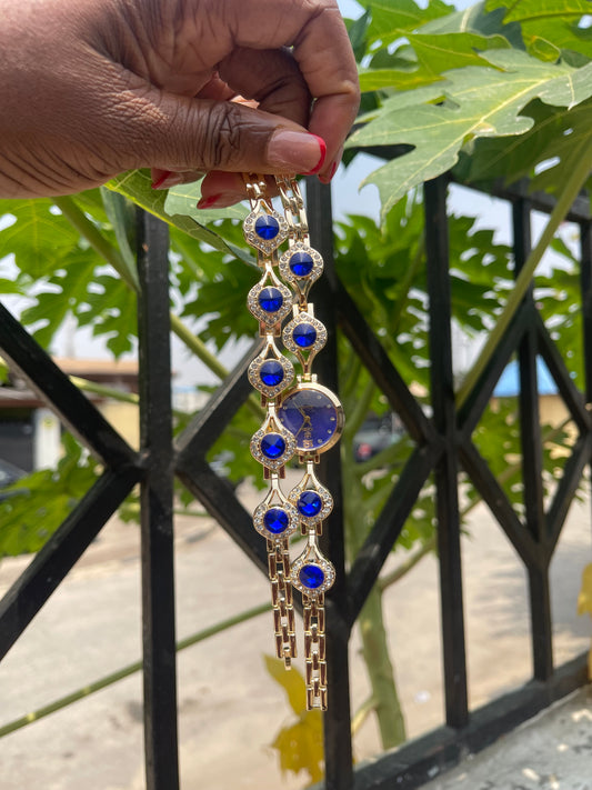 Blue detailed bracelet wristwatch