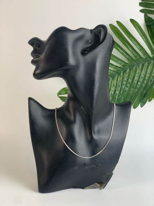 Simple and chic non tarnish neck