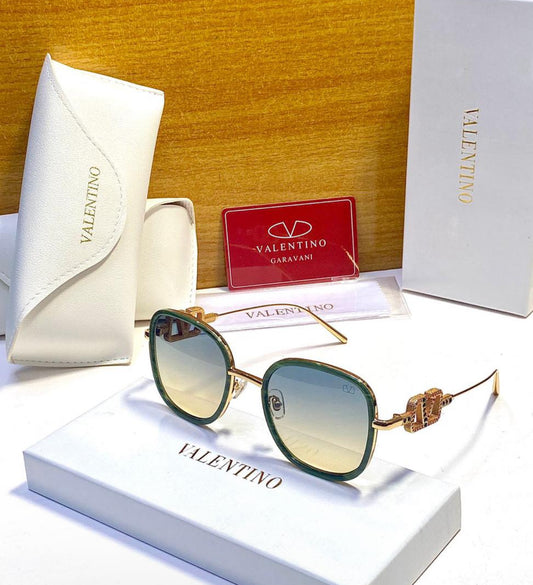 Valentino Sunglasses for her : comes as seen