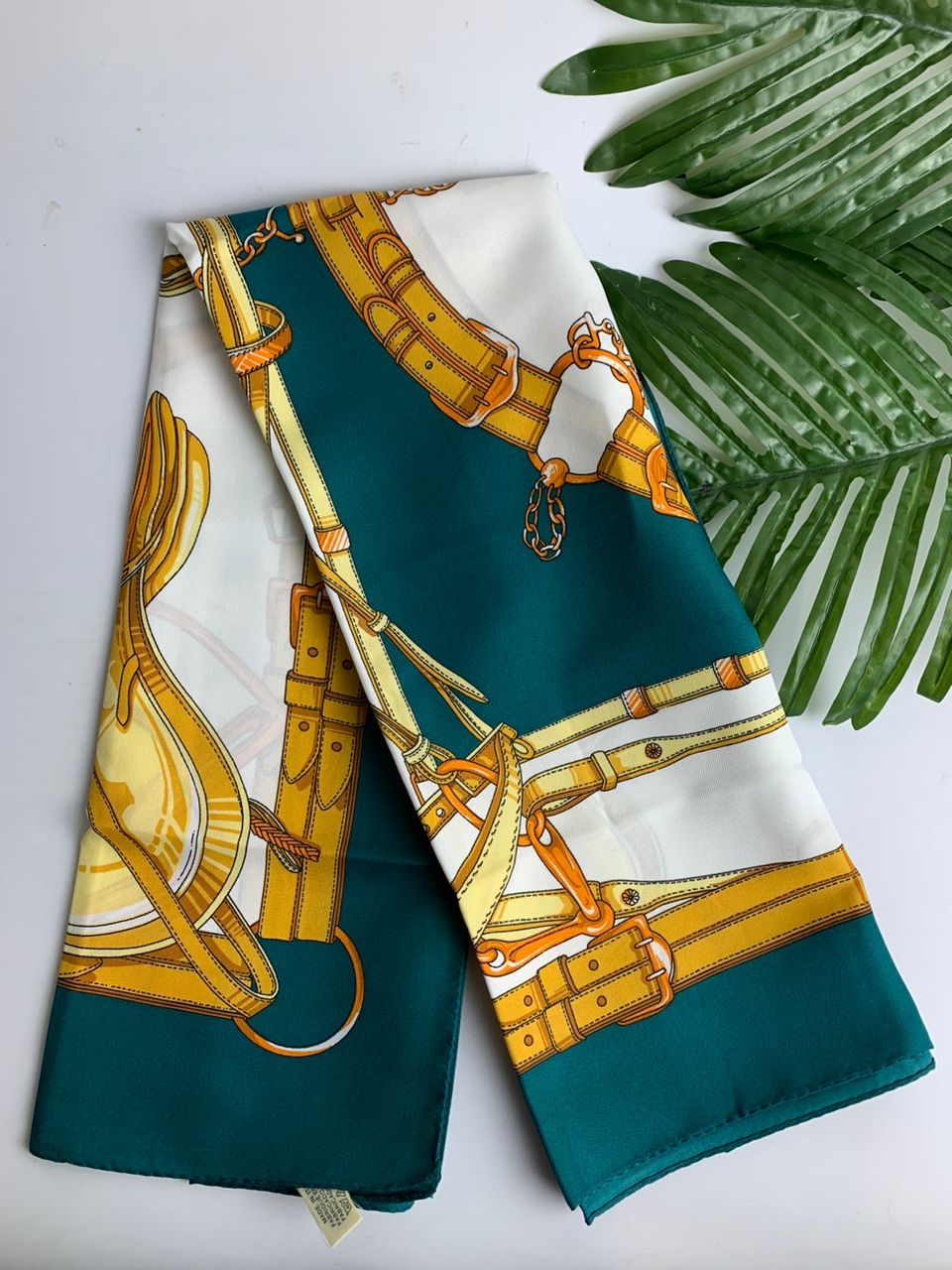 Green partnered scarf