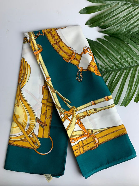 Green partnered scarf