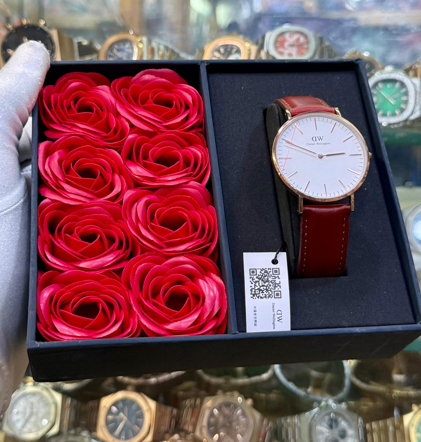 Daniel Wellington Wristatch comes as seen