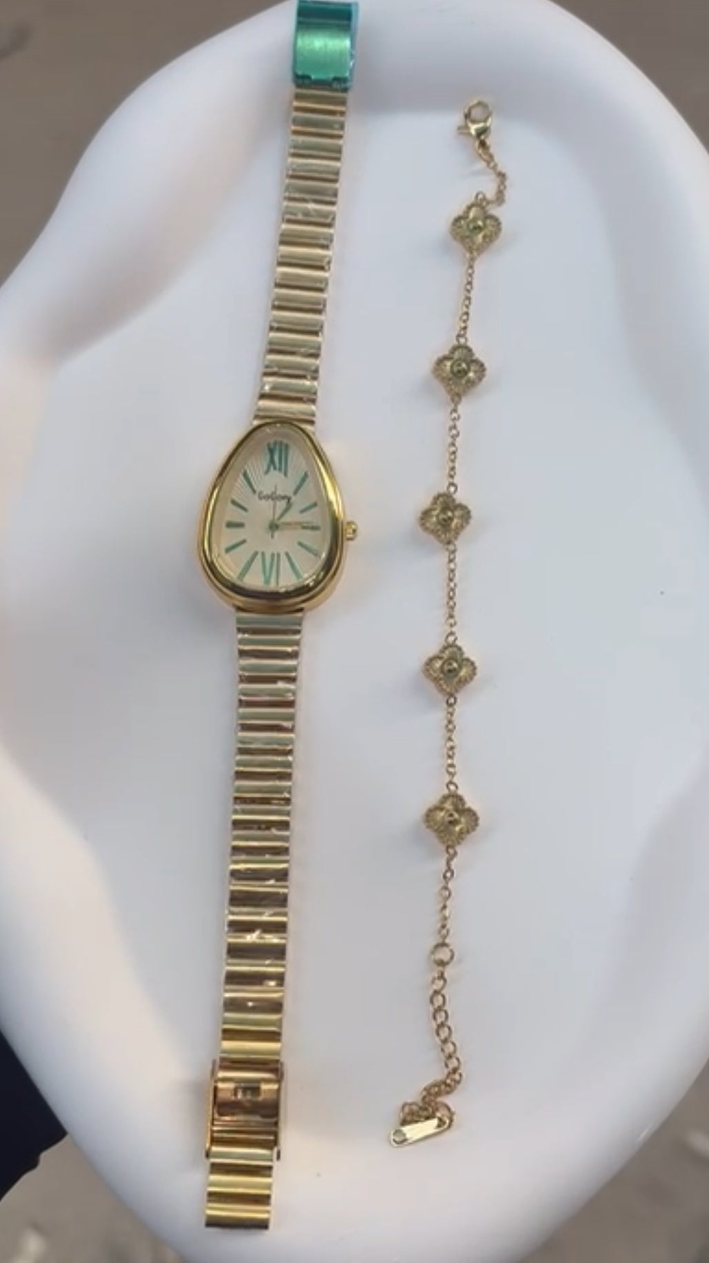 Gold wristwatch and bracelet set