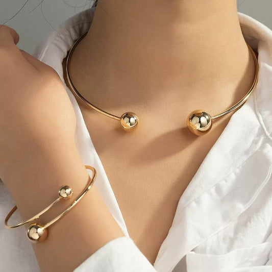 Good neckpiece and bracelet