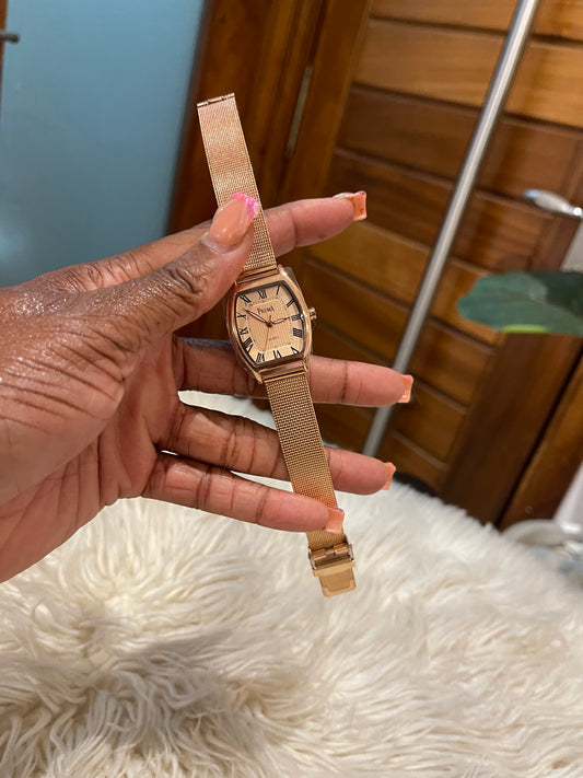 Rosegold Wristwatch with black detailing