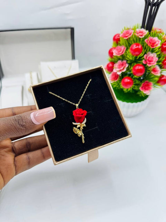 Rose detailed necklace