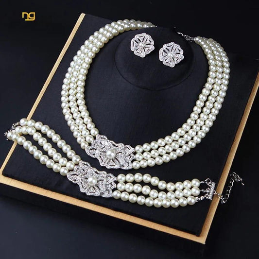 Pearl detailed necklace