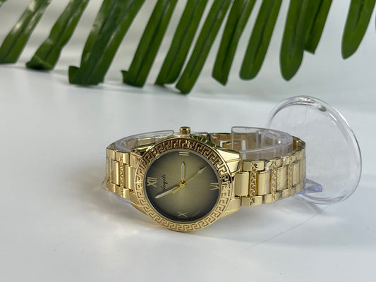 Gold detailed wristwatch