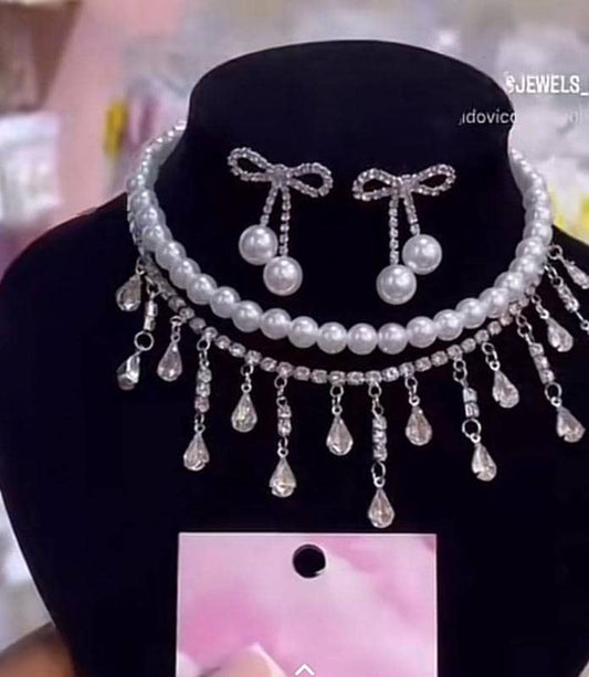 Pearl neckpiece