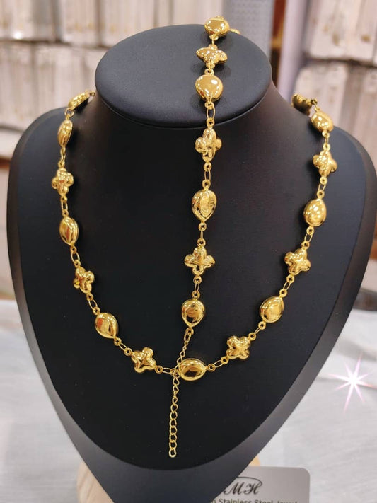 Neckpiece and bracelet set