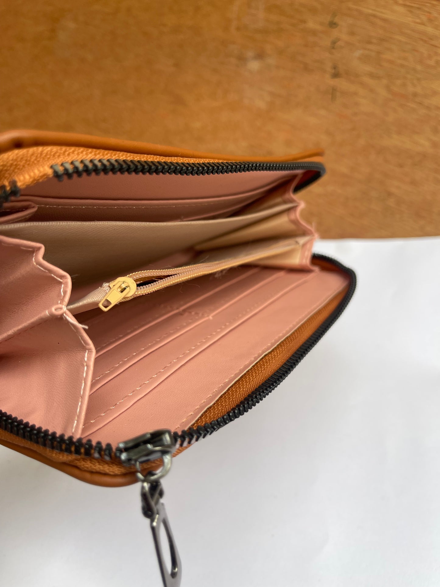 Brown wallet with bad zip (swipe)