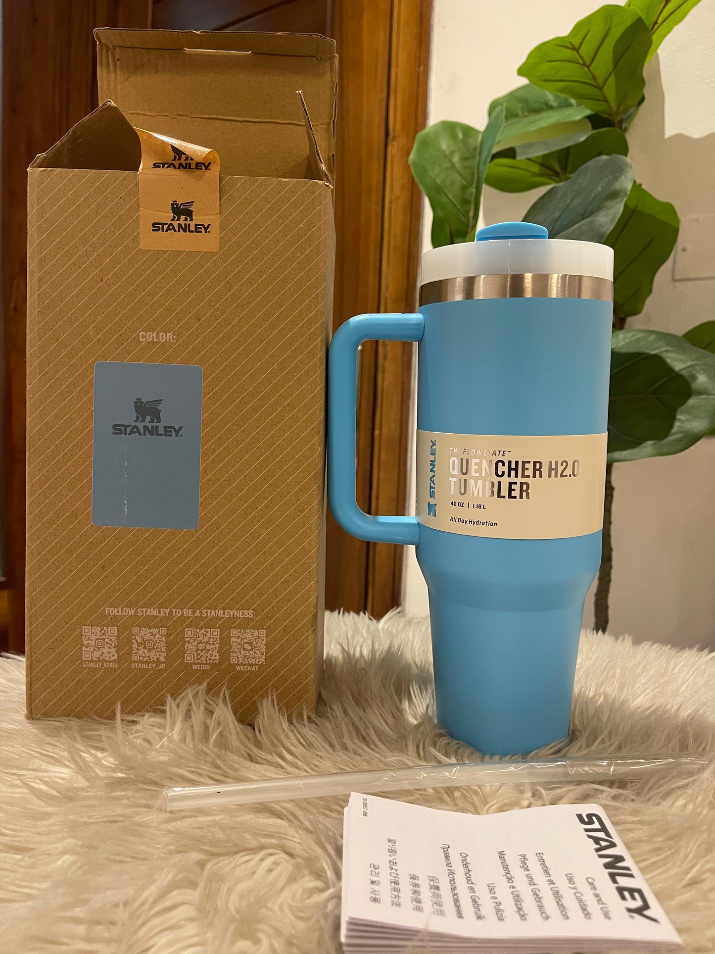 Quencher Stanley insulated cup with straw