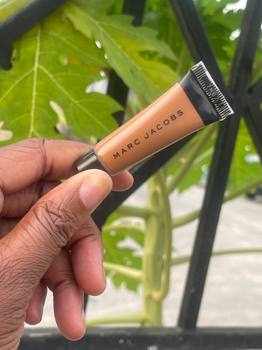 Marc Jacobs tan foundation( shameless collection)