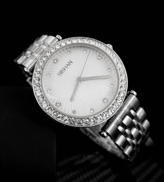 Detailed wristwatch silver for women