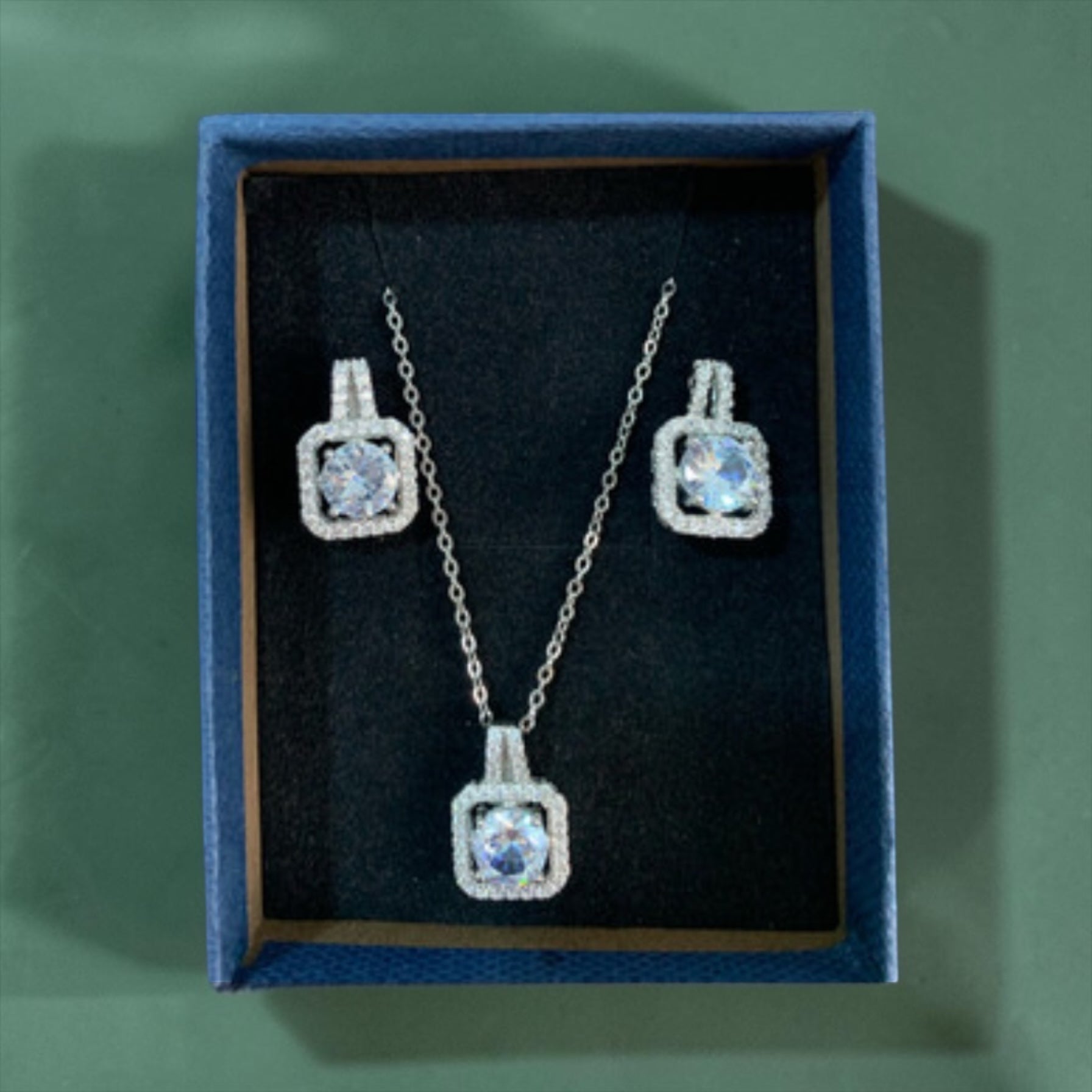 Non tarnish necklace and earring set